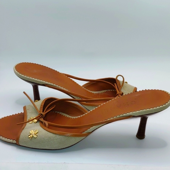 CHANEL Tan and Cream Sandals Kitten Heel Mules with Gold Lucky Clover Accents 41 - Picture 1 of 6